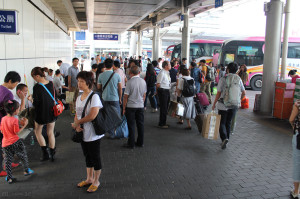 Image: China-Hong Kong Border (Shenzhen checkpoint). Image source: Canadian Pacific via Flickr Creative Commons