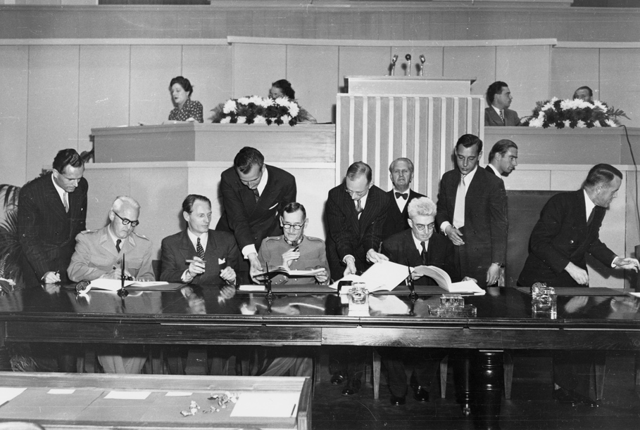 The drawing up of the 1949 Geneva Convention (Flickr Creative Commons)