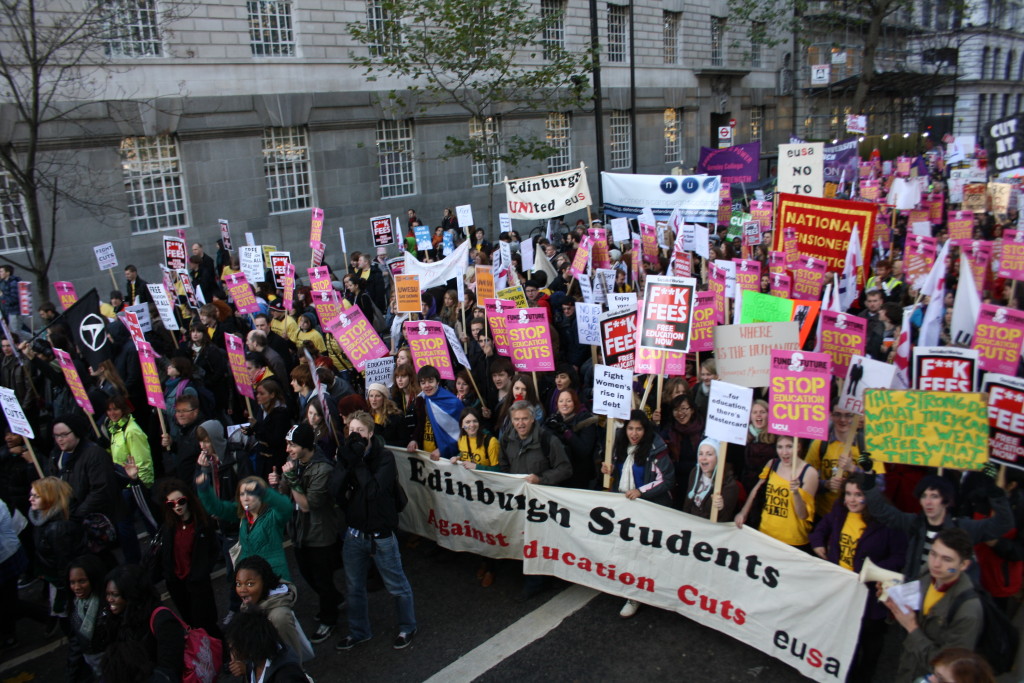 Edinburgh Students Protest in London (https://commons.wikimedia.org/wiki/File:Edinburgh_Students_Protest_in_London.JPG)